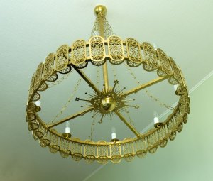 золотая-люстра.jpg